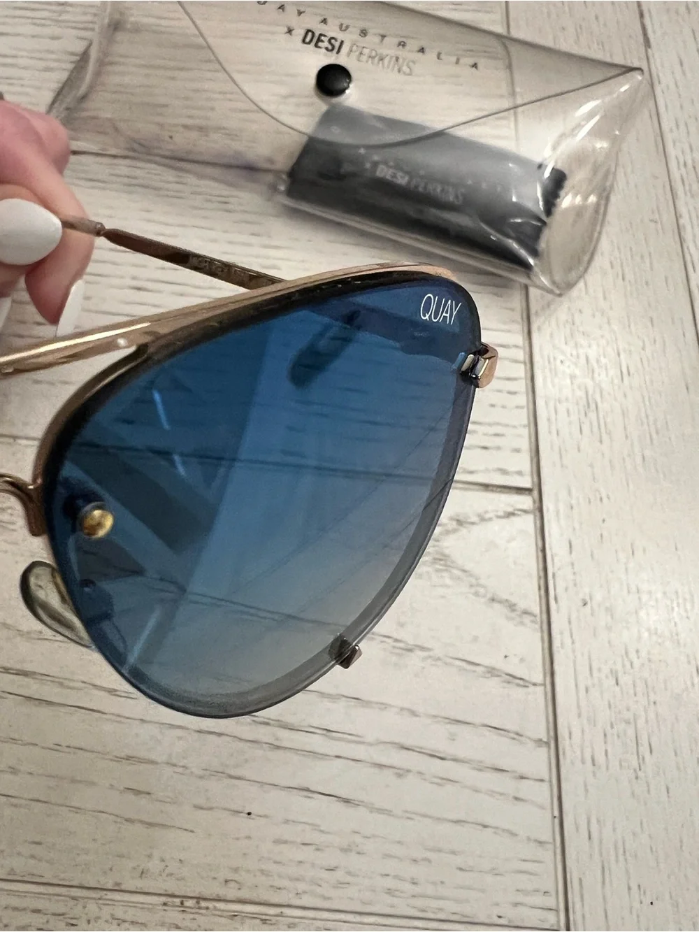 Quay Australia x Desi Perkins “High Key” Blue Gradient Aviator Sunglasses-NWT!